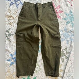 Old Navy Women’s Cropped Olive Cargo Pants Sz M